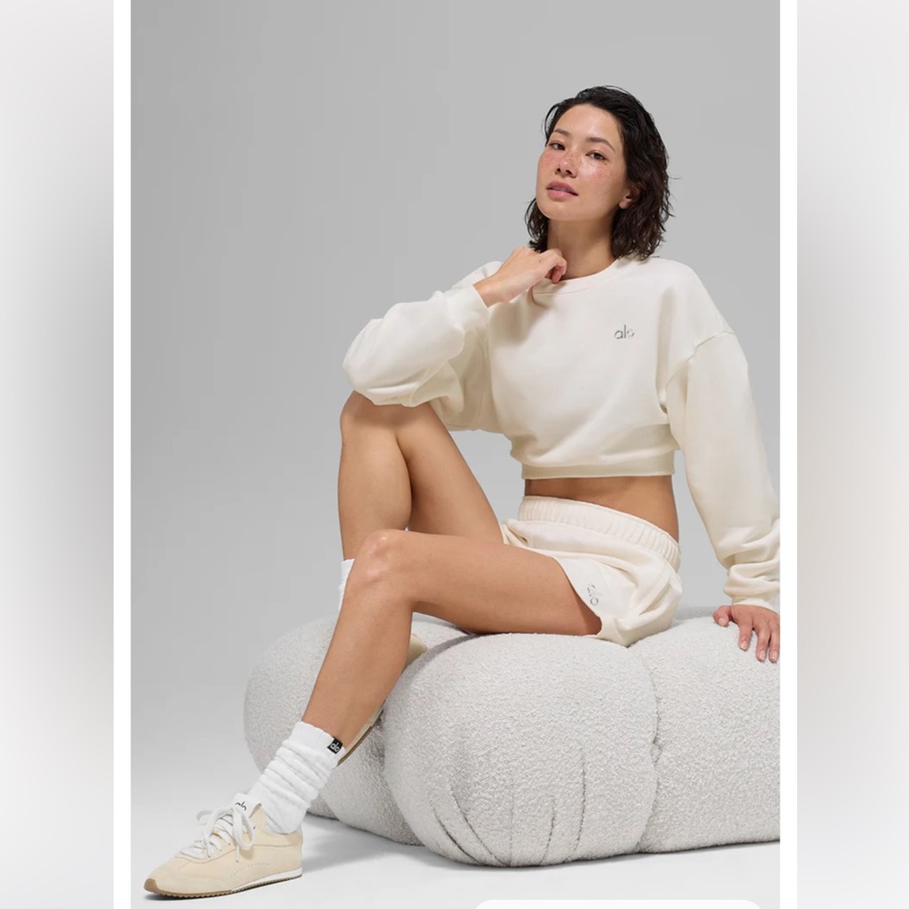 Alo Cropped Accolade Crewneck Sweatshirt